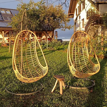 Tourist Farm Strle With Great Local Food Bivanje na kmetiji Cerknica