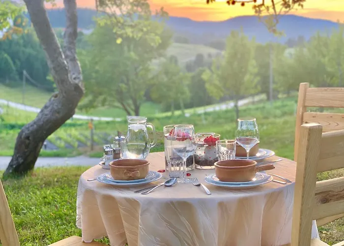 בית חווה Tourist Farm Strle With Great Local Food צרקניצה